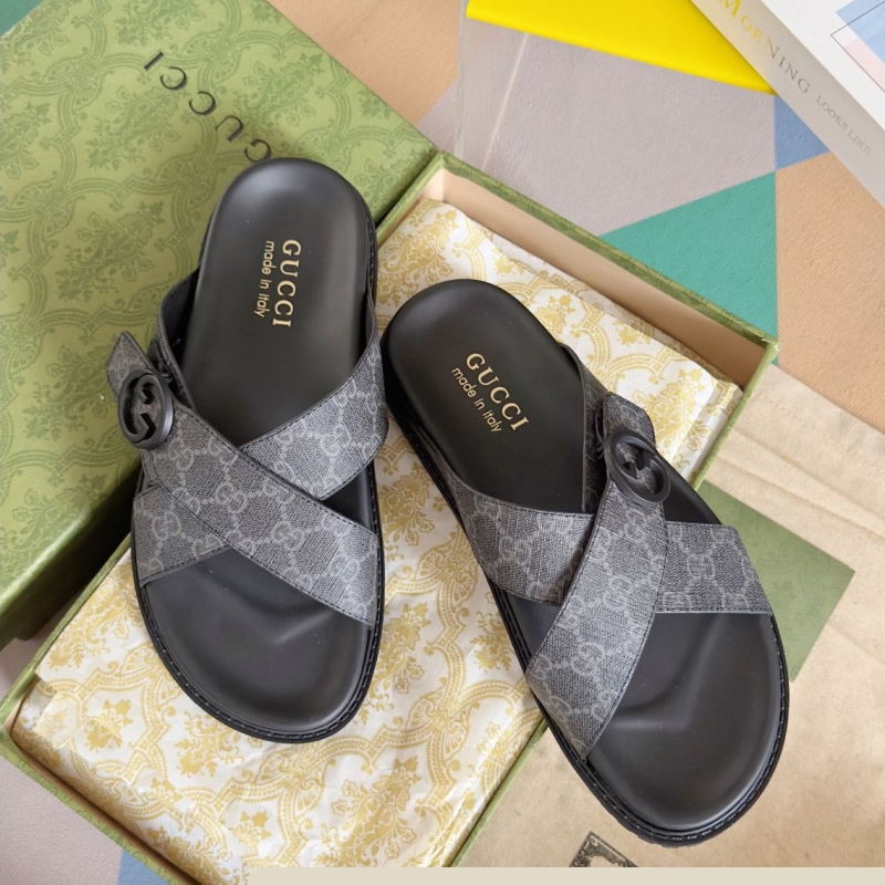 G*u*i slippers